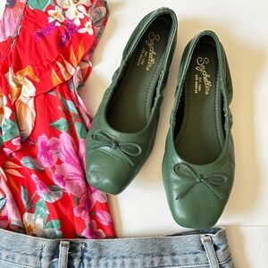 {Anthropologie} Seychelles Green Flats/Slip-On Loafers